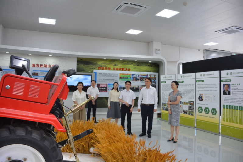 省纪委常委、省监委委员余民来校...