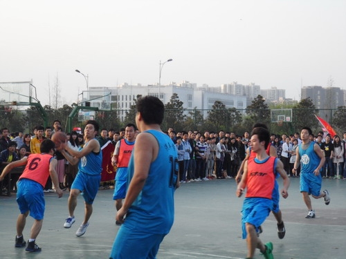 西华大学篮球赛交通与汽车工程学院再次获胜1.jpg