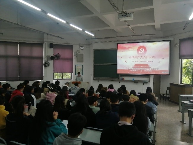 餐厅里的人们 中度可信度描述已自动生成