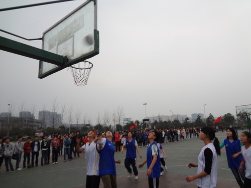 西华大学篮球赛汽车巾帼首战告捷2.jpg