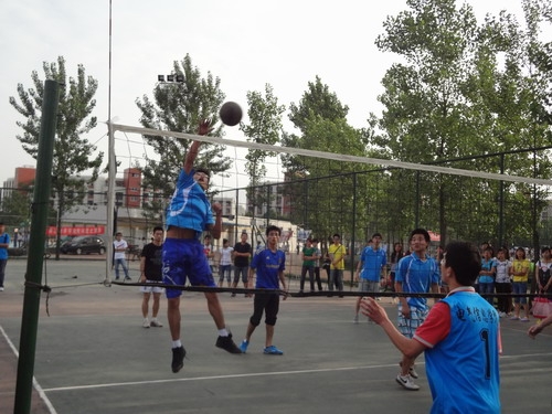 西华大学男排冠亚之争：汽车VS电气3.jpg
